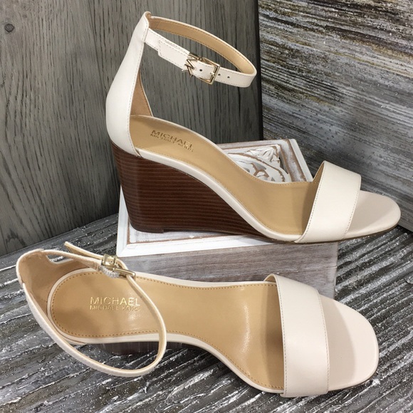 MICHAEL Michael Kors FIONA WEDGE LEATHER LT CREAM - Picture 4 of 8